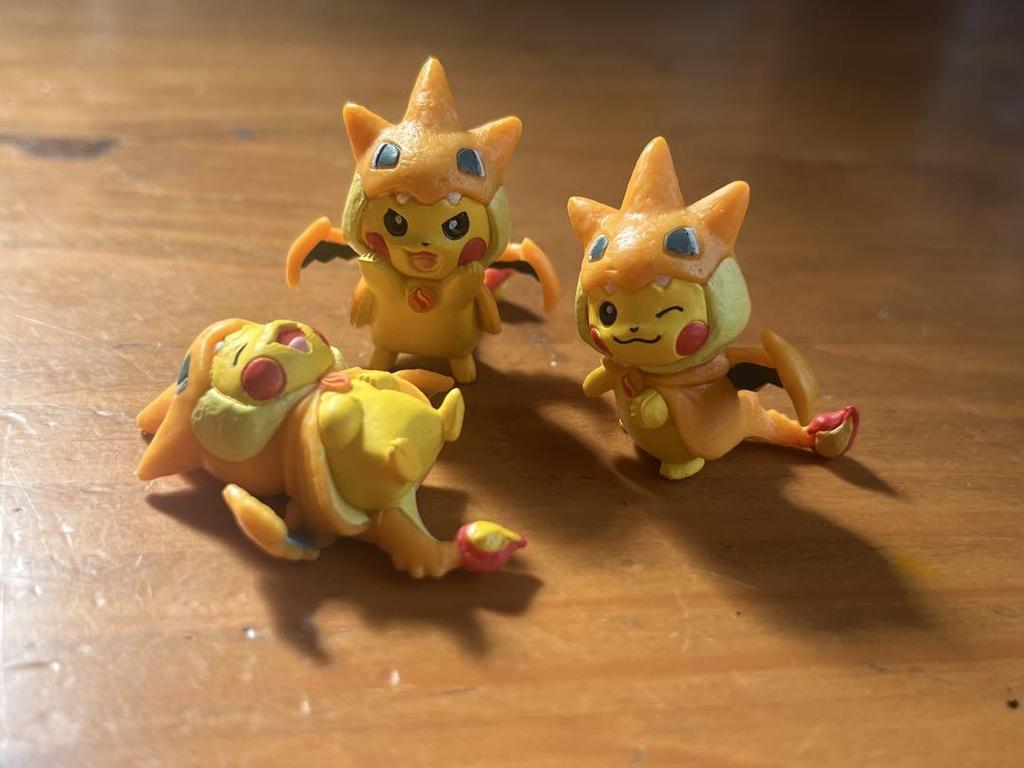 [USED] Mega Charizard Poncho Pikachu Mini Figure