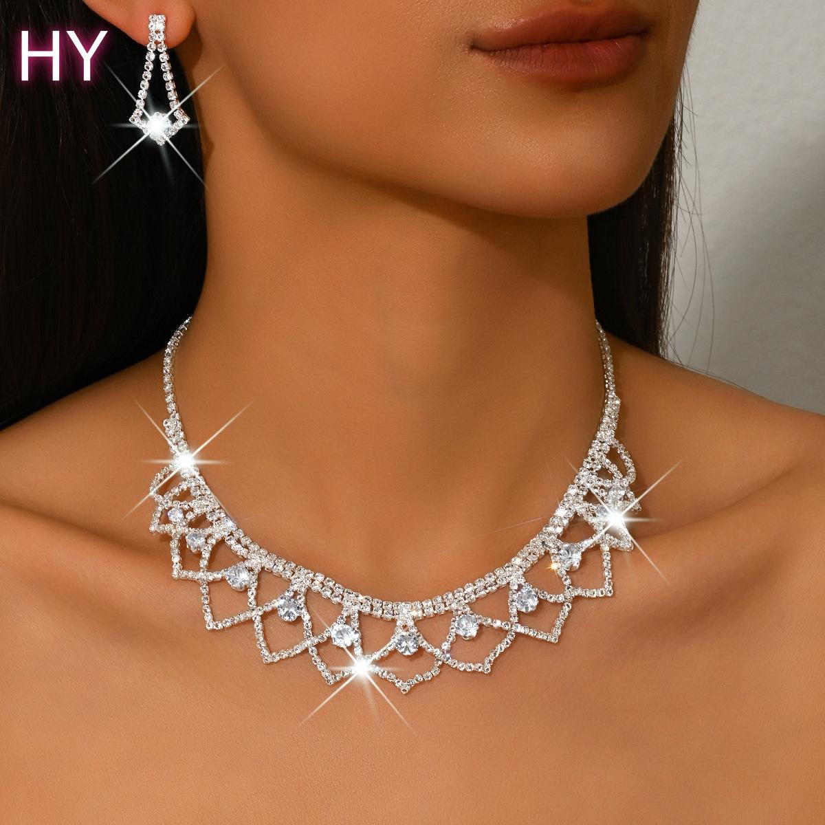 HY  Geometric Rhinestone Necklace Earrings Set - Bridal Accessories белый