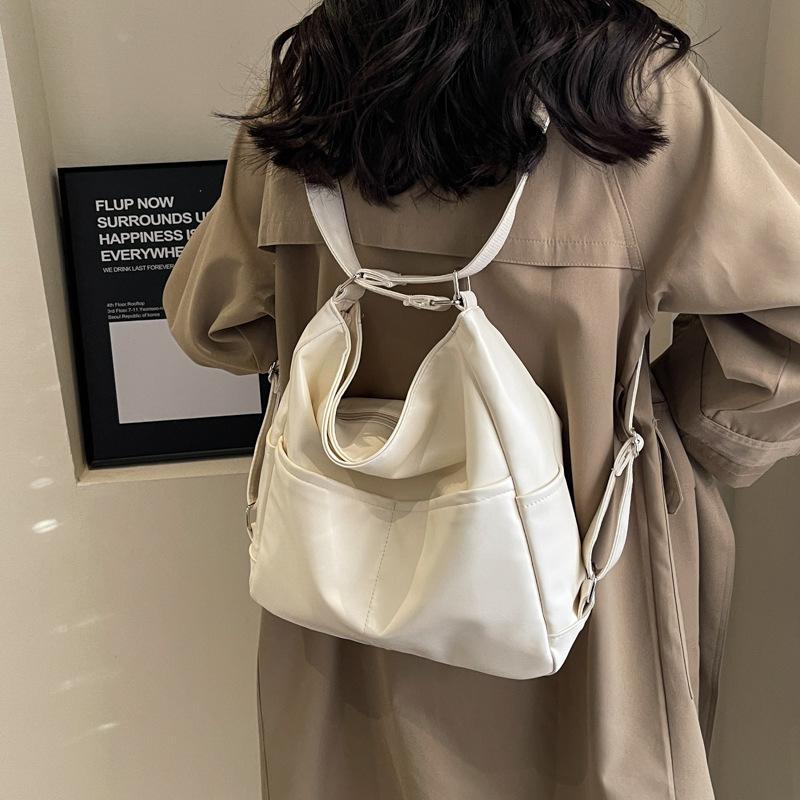 Lielas ietilpības pilsētas mugursoma sieviešu jauna pavasara un vasaras modes teksturēta plecu soma populāra retro iepirkumu soma