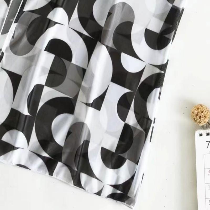 Evropská a americká třídílná plavková sada: Tištěné bikiny se stahovací šňůrkou, kalhotky s plochými nohavičkami a síťovaný přehoz