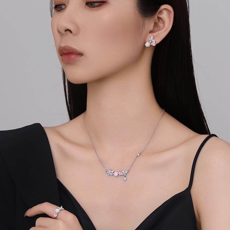 Butterfly Dance Flower Original Flower Necklace Female Niche Premium Versatile Clavicle Chain Premium Durable Quality