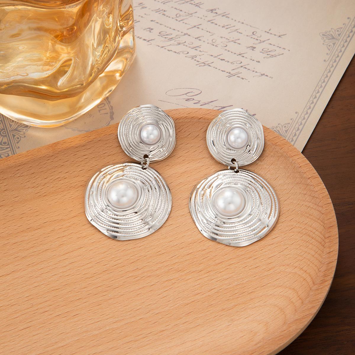 

Серьги с винтажной текстурой и жемчугом - Увеличенные длинные круглые атмосферные серьги-гвоздики - Уникальный дизайн Sense High-end Аксессуары для ушей серебряный