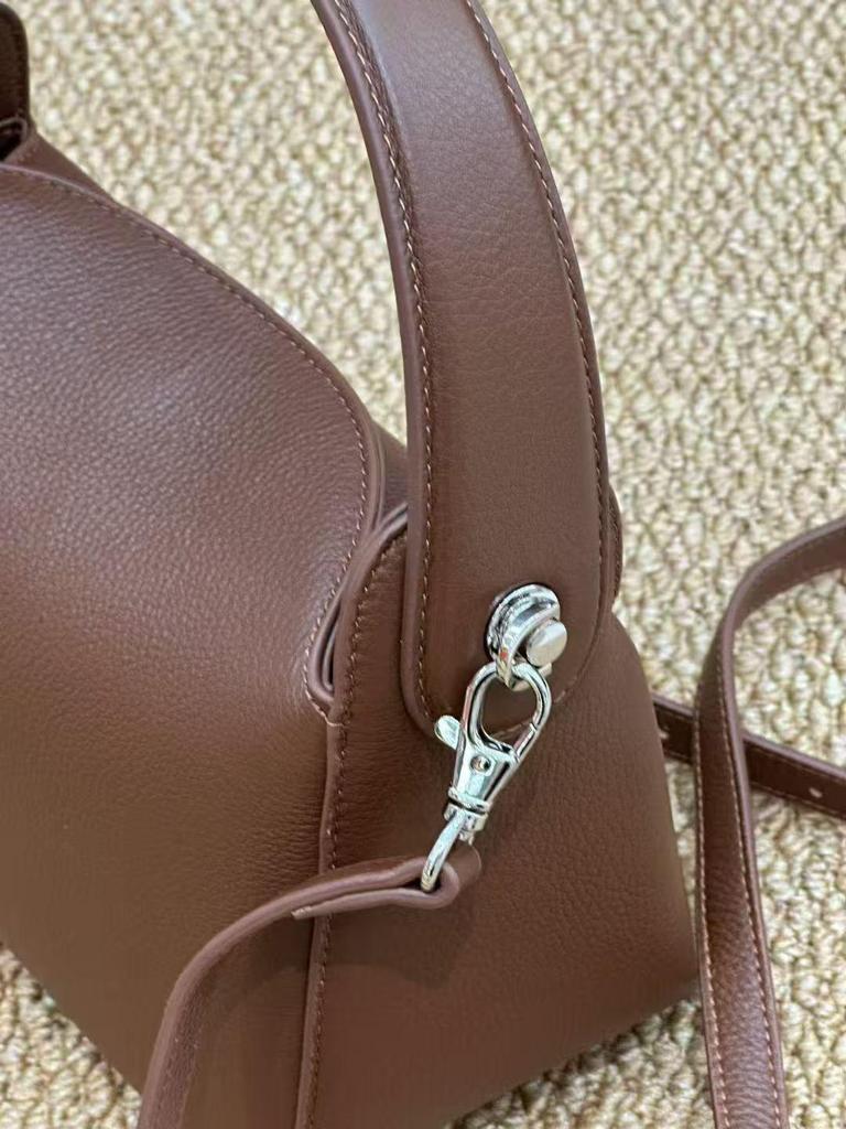 2025 Women's Versatile Genuine Leather Handbag: First Layer Cowhide, High-End Fashion Shoulder Bag, Cigarette Case Style