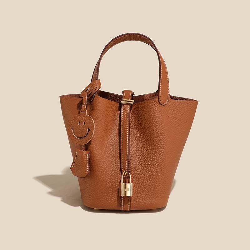 2025 Trending Women's Genuine Leather Cowhide Bucket Bag: Versatile, Top Layer Vegetable Tanned Handbag
