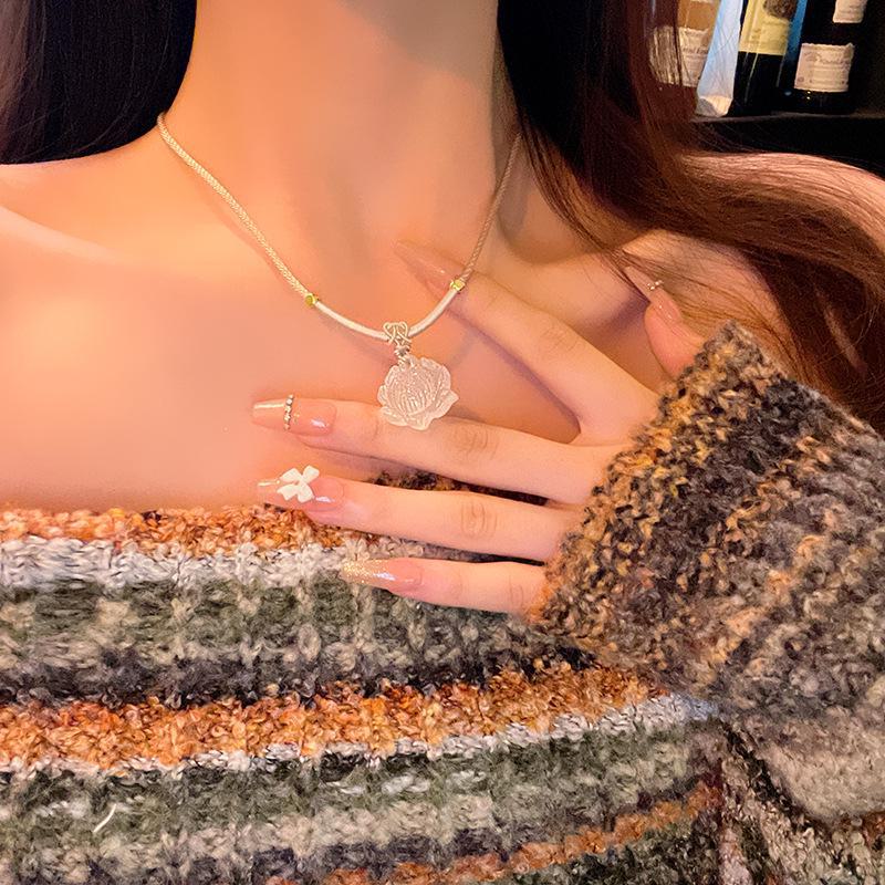 Zen Lotus Necklace: Retro Chinese Style Imitation Chalcedony Clavicle Chain with Braided Design