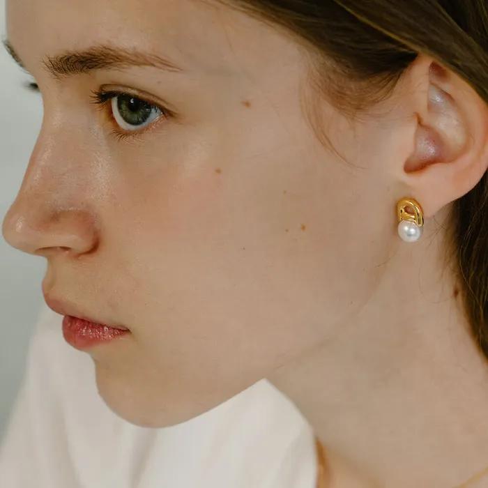 Lucid Pearl Stud Earring