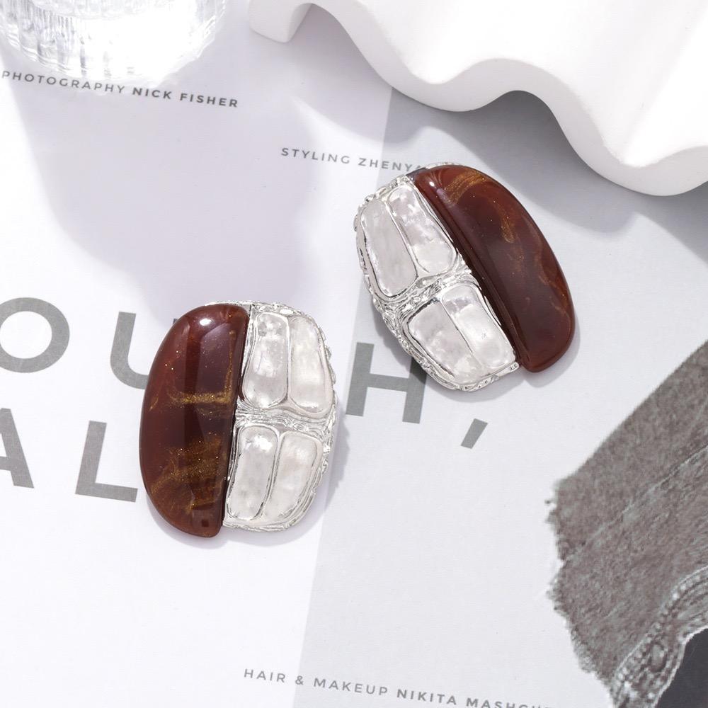 

Ретро тренд нерегулярные серьги из коричневого янтаря и смолы для женщин преувеличенные осенние и зимние ювелирные изделия из сплава подарок новинка 2024