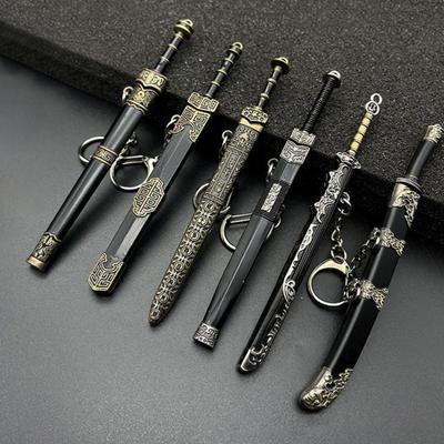 7 pièces Mini porte-clés pour hommes épée ancienne avec fourreau motif décoratif porte-clés modèle de lame non coupée porte-clés à collectionner pendentif cadeau créatif