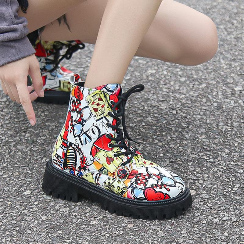

Модные весенне-осенние новые изысканные женские ботинки с круглым носком и квадратным каблуком, повседневные короткие ботинки, модные трендовые современные ботинки с принтом 42 красный