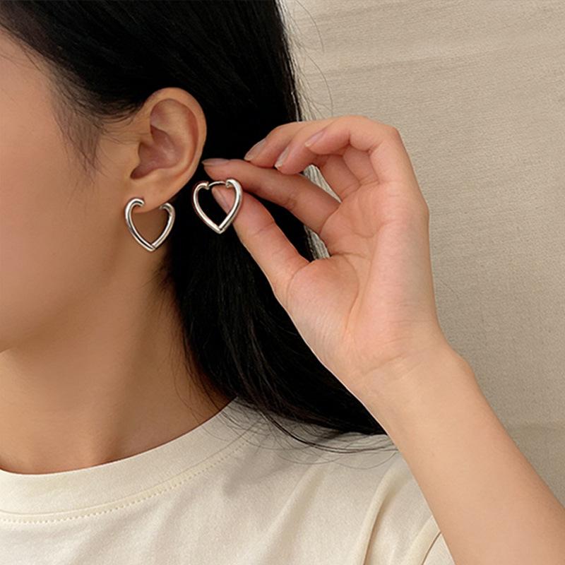 Elegant Alloy Heart Earrings: Luxe Geometric Studs