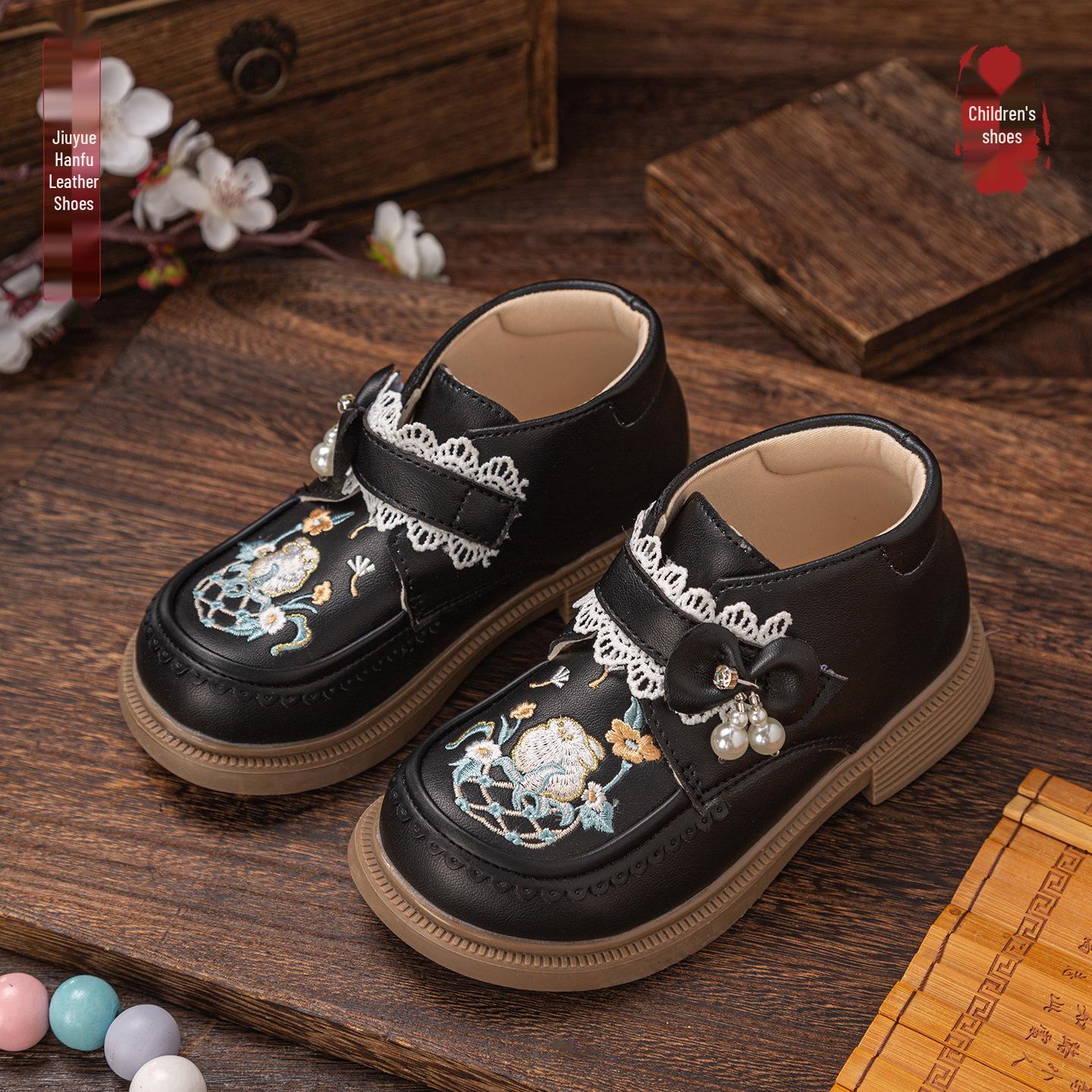 

Традиционный ханьфу для девочек в этническом стиле, вышитые туфли на мягкой подошве для детского сада Size 33 (Inner length ~20.5cm)