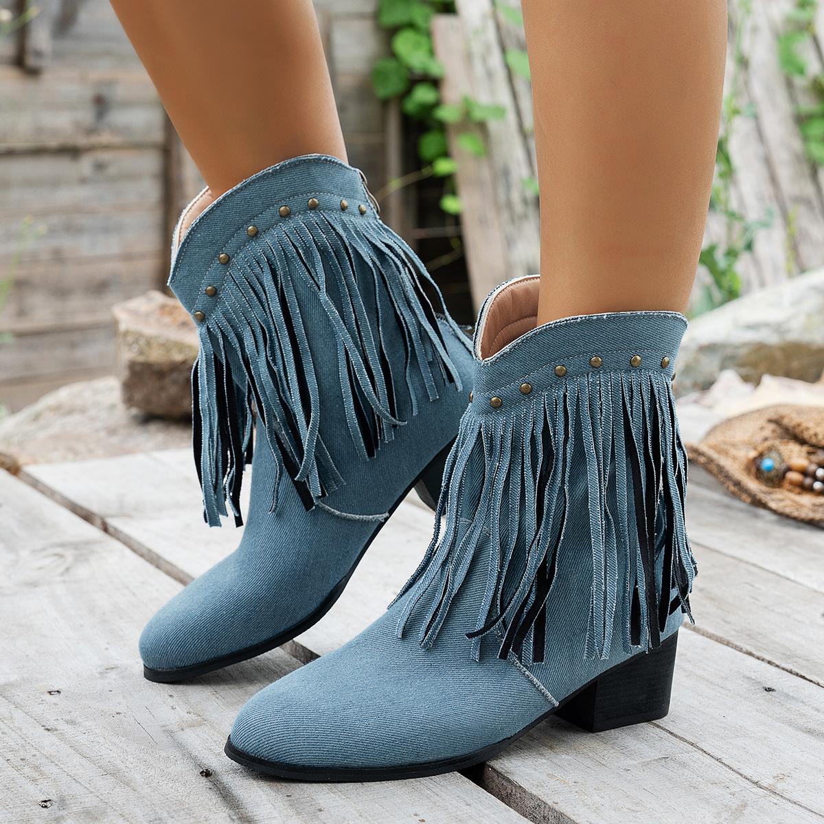 

Европейские и американские женские заклепки сталкиваются с грубым денимом, непокорная бахрома развевается, свободная душа ступает по дикой местности, модные ботинки 43