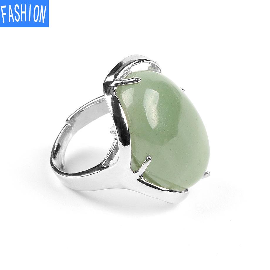 Natürlicher ovaler Kristallring mit vier Krallen