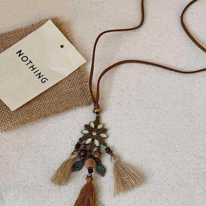 Boho Long Pendant Sweater Necklace for Women Leaf Beaded Detail Adjustable Rope Chain for Casual Vacation Wear