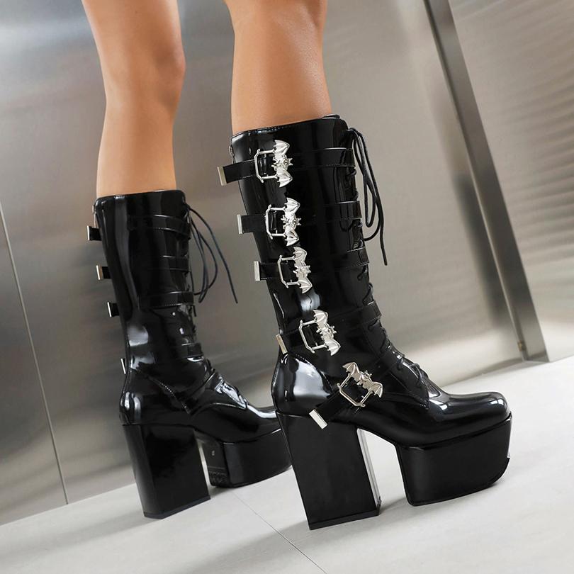 Nadměrná velikost Pět řad kovová přezka netopýr Punkový styl Dámské motorkářské boty Čtvercová špička Platforma Šněrovací Zadní zip Ke kolenům