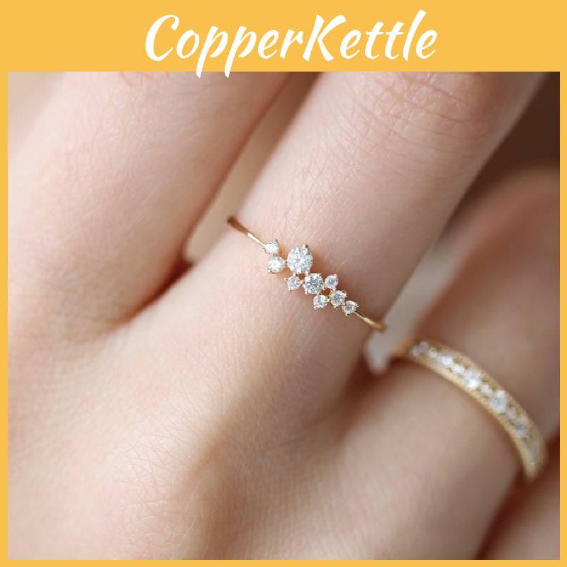 Beautiful 18k Gold Plated Women's Ring With Brilliant Diamond Accents And Flower Motif