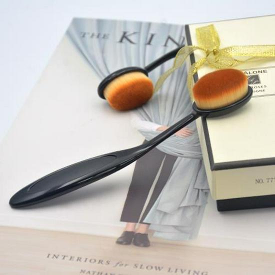 No. 55 Traceless Foundation Brush – Soft, Portable Makeup Brush Perfect for Beginners, Designed Without Liquid Foundation for a Flawless Finish.