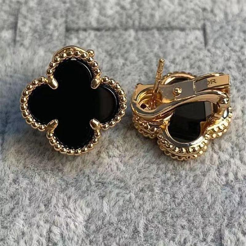 Dört Yapraklı Yonca 15mm Küpelerin Yüksek Versiyonu Kulak Vuruşları Kadın 18k Işık Lüks Ins Tasarım Moda Çok Yönlü Küpeler