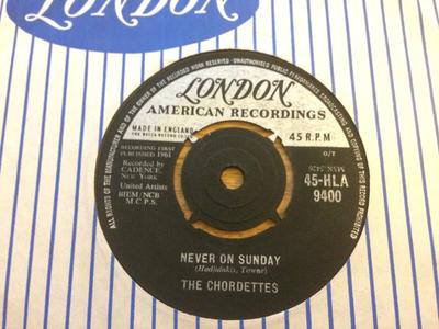 7inch Record CHORDETTES - Never On Sunday / Faraway Star 45HLA9400 London Records, 1961 UK Pop Used