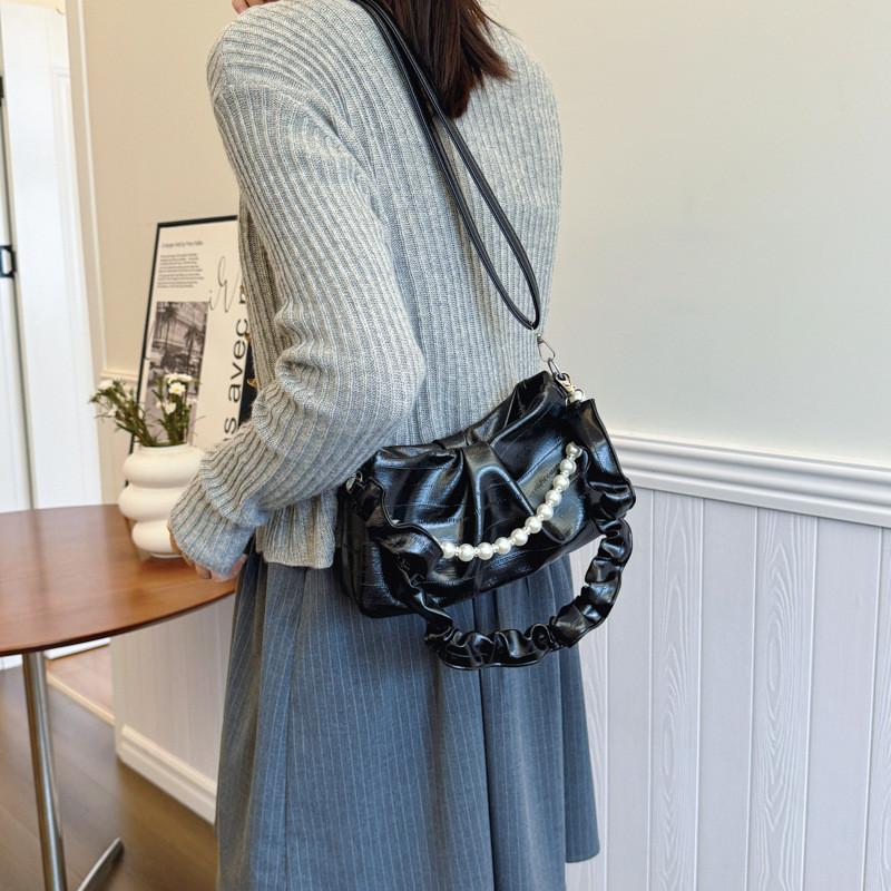 Trendy Summer 2024 French Clouds Underarm Bag Elegant Pu Material Available In Three Colors