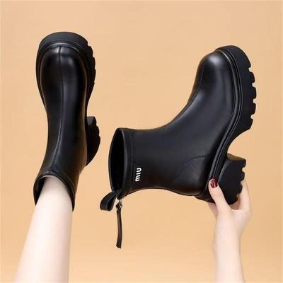 Bottes Martin en cuir souple pour femmes 2024 nouvelles fines pieds non fatigués semelles épaisses augmentent Bottines Chelsea à fermeture éclair arrière bottes de mode
