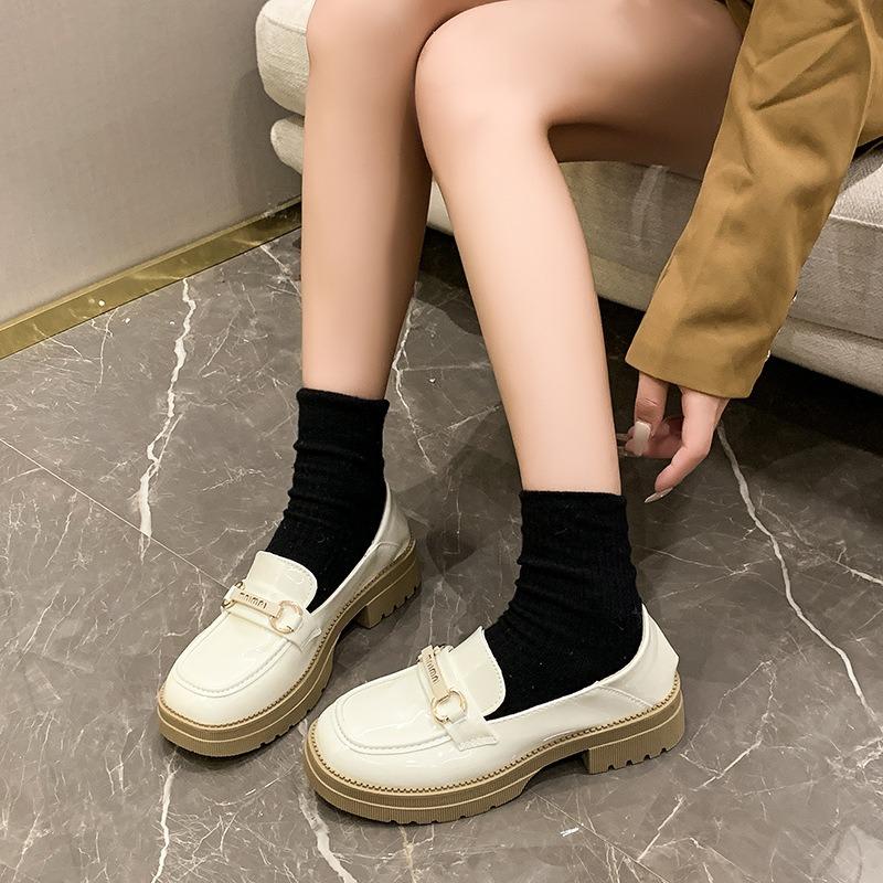 Small leather shoes for women's spring and autumn new models with skirts, soft soles, students' leisure pedal