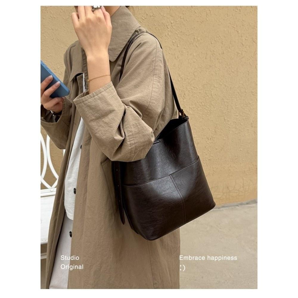 Women Large Capacity Vintage Soft PU Tote Bag with Hand Carry for Daily Commute