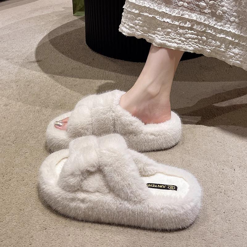 Internet celebrity fluffy slippers women's 2025 autumn new outer wear thick-bottomed versatile velvet warm non-slip one-word cotton slippers