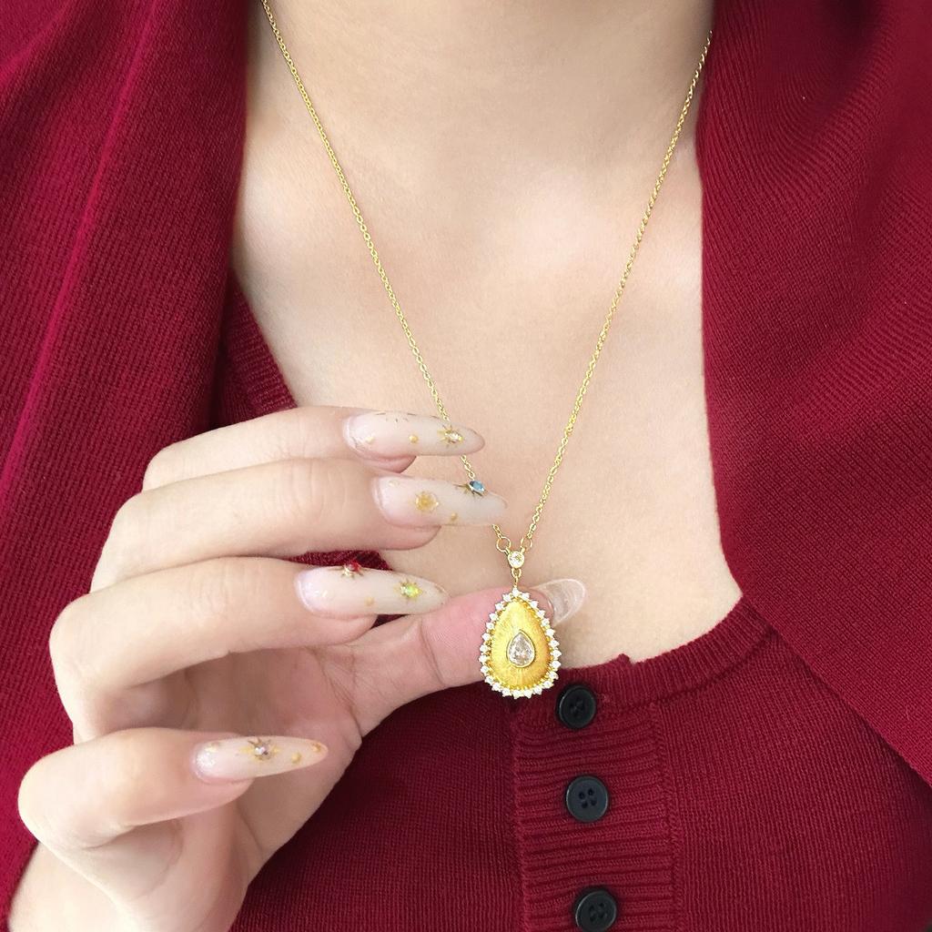 Italian brushed craft weave engraved gold water drop necklace retro French lace engraved diamond necklace