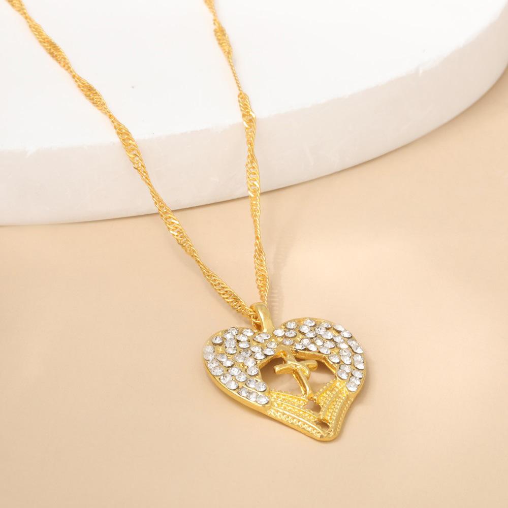 Personalized Necklace, Fashionable Gold Love Point Diamond Pendant Necklace Decoration