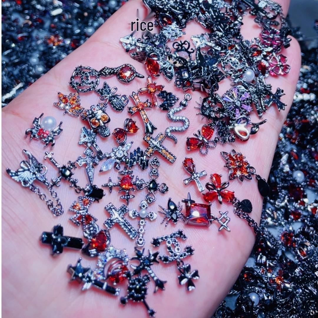 

Уникальные циркониевые аксессуары для ногтей: Дизайн смешанных украшений