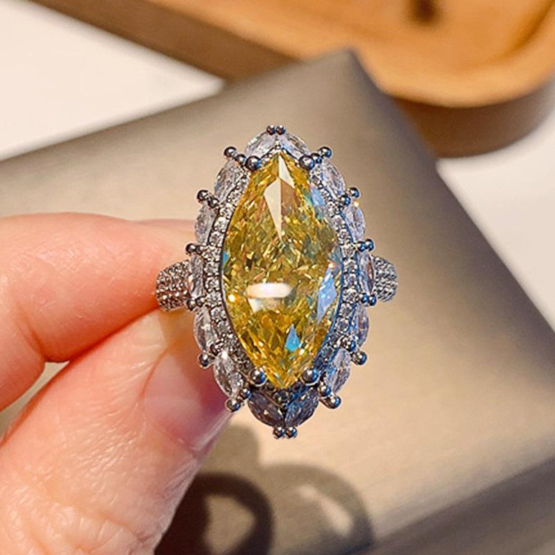 Eleganter Gelber Wassertropfenförmiger Kristall Strass Zirkon Damenring für Frauen Party Hochzeit Verlobung Schmuck Größe 6-10