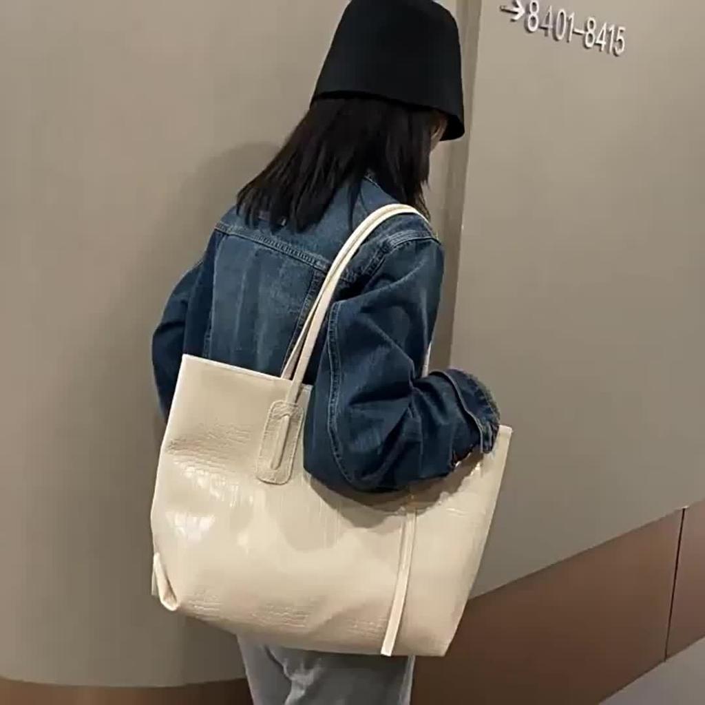 Stylish Women's Tote Bag, Large-capacity High-quality Crocodile-pattern Handbag, Featuring A Zipper Closure. Ideal for Daily Commuting