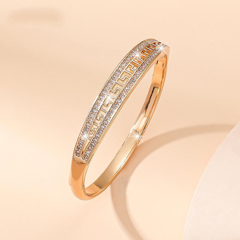 Европейский и американский новый преувеличенный микро-инкрустированный полый санскритский браслет браслет супер-блестящий дизайн ювелирные изделия для рук