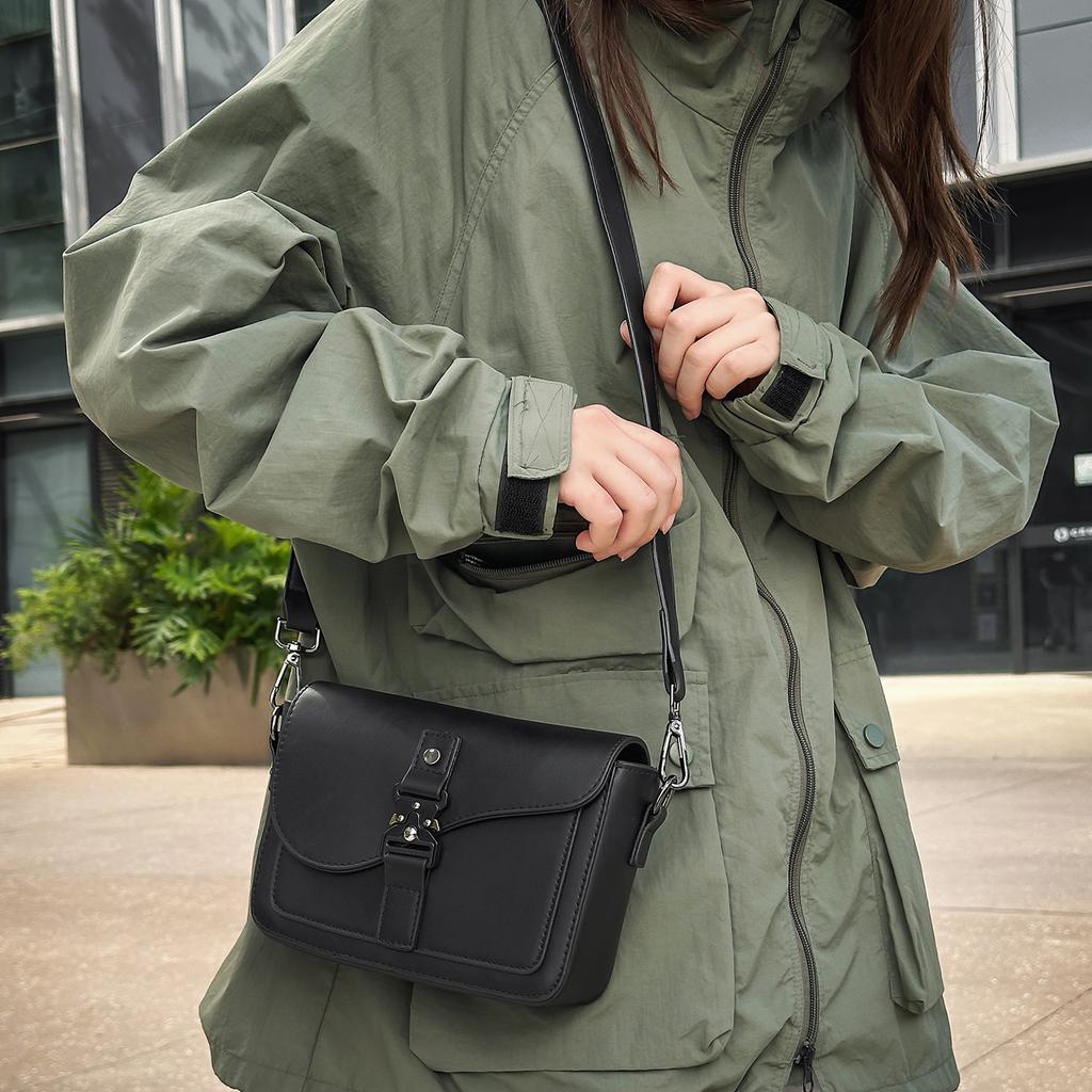 Shoulder Bag Boys Niche High-end Casual Messenger Bag Fashion Trend Texture Small Square Bag Women's Commuter Mobile Phone Bag
