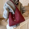 Retro Suede Buet Tote Bag Women's Large Capaci Single Oulder Bag Versatile Winter Commuter Bag Soft Leather Underarm Bag Fashion