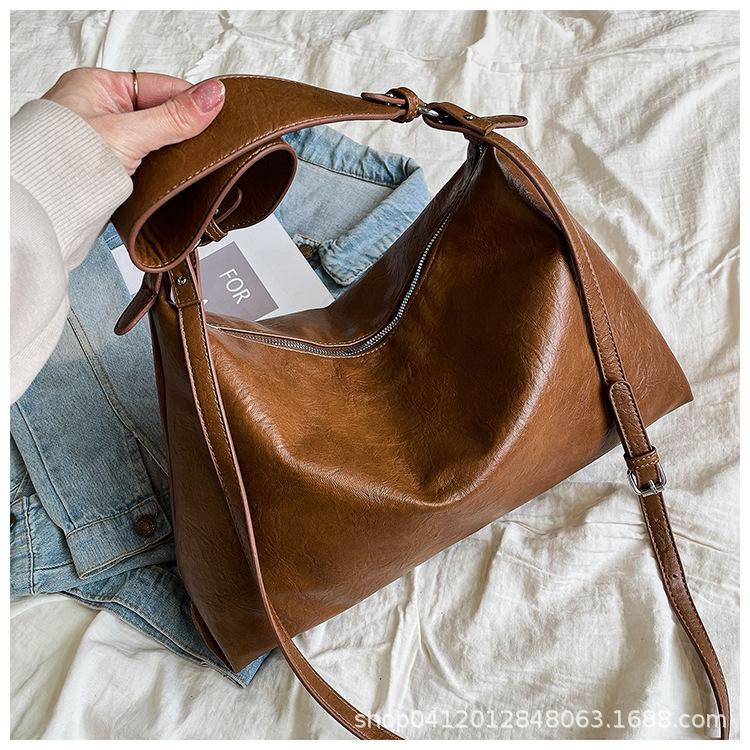 

Ретро универсальная сумка-мессенджер 2025 новый модный тренд женская сумка повседневная сумка-тоут нишевая сумка через плечо большой вместимости коричневый