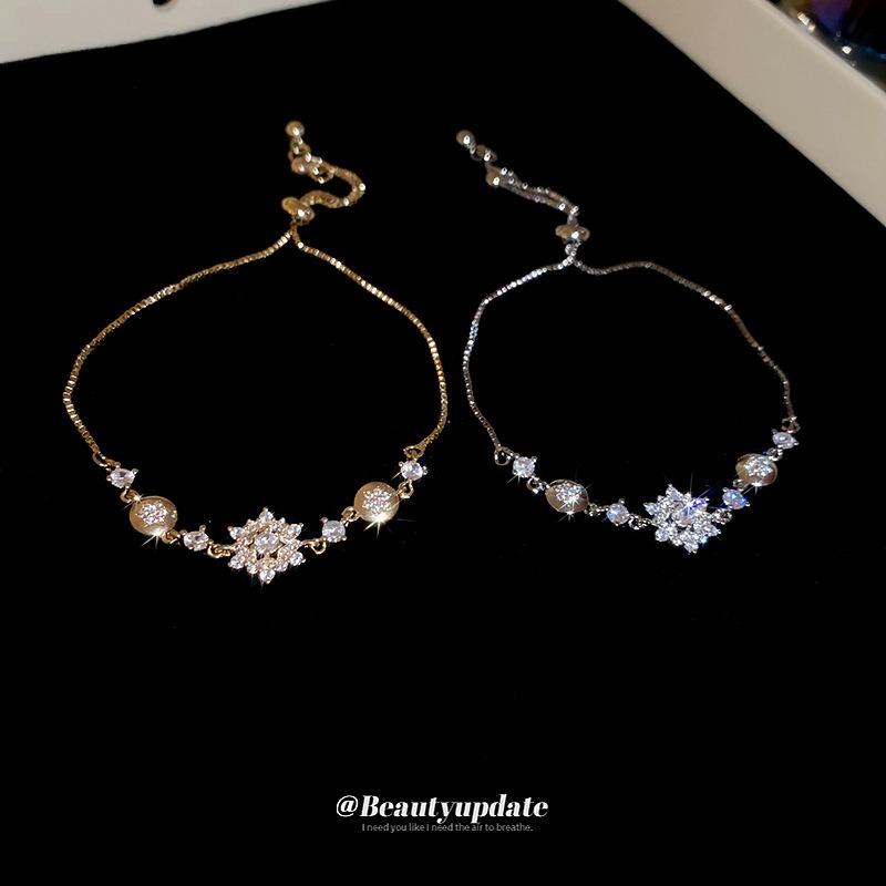 High-end diamond-encrusted snowflake pendant bracelet niche fashion design bracelet light luxury fashion temperament jewelry wholesale