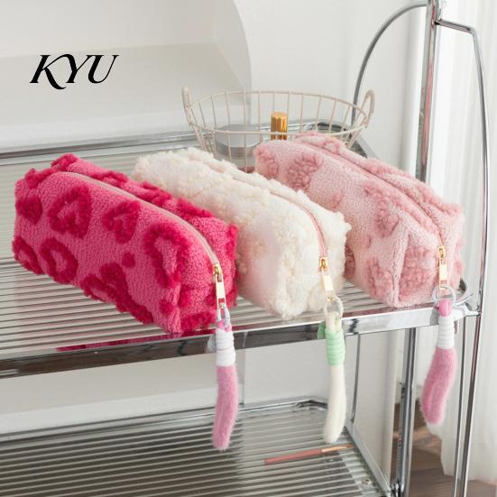 Study Essentials Bag Plush Love Heart Pencil Case, Large Capacity Stationery Organizer Zipper Pouch, Multi-function for School Office Use Supplies