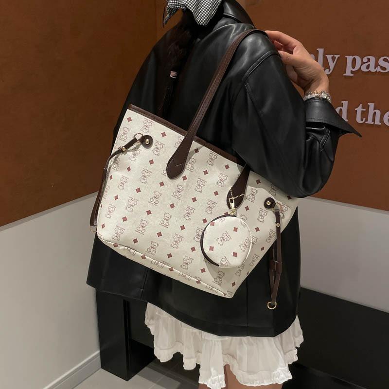 Bear Print Armpit New Large-capacity Tote Bag Portable Commuter Travel High-texture Shoulder Bag