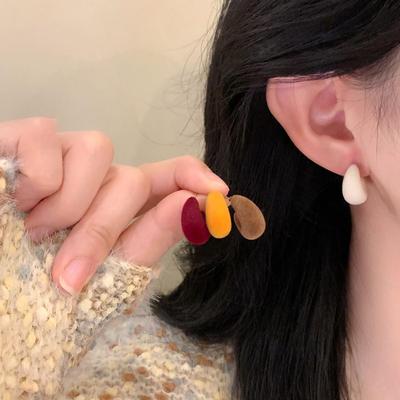 Chic Retro Silver Needle C-Shaped Flocked Earrings: Timeless, Versatile, High-End Style for Fall and Winter.