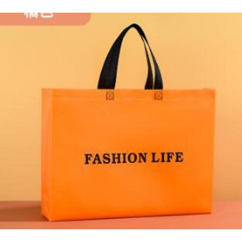 

gift box + crocodile pattern handbag + lock handbag + sachet + card bag + gift bag + separate order will not be sent.