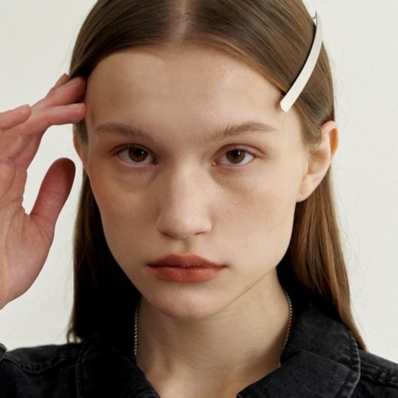 LOVE ME MONSTER Matt Long Hair Pin_2Color