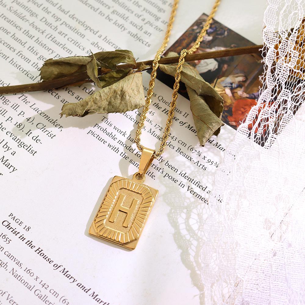 Qiong Yao Hip Hop 26-Letter Square Pendant Necklace, Clavicle Chain, 18K Gold Plated Titanium Steel.