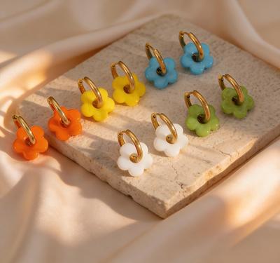 Vnox Bunte Kleine Blume Edelstahl Charms Creolen für Damen Mädchen, Bonbonfarbe Acryl Blume Ohrstecker Ohrringe