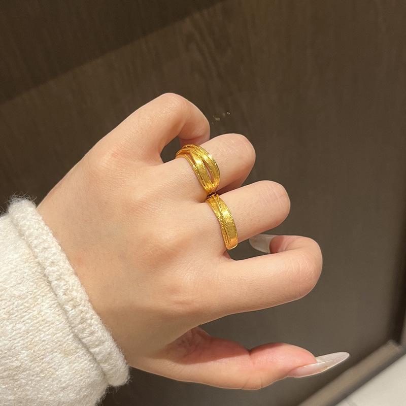 Glossy Satin Rings for Women Fashion and Exquisite Light Luxury Antique Gold Craftsm Fine Wide Ring Couple Style Jewelry Gift