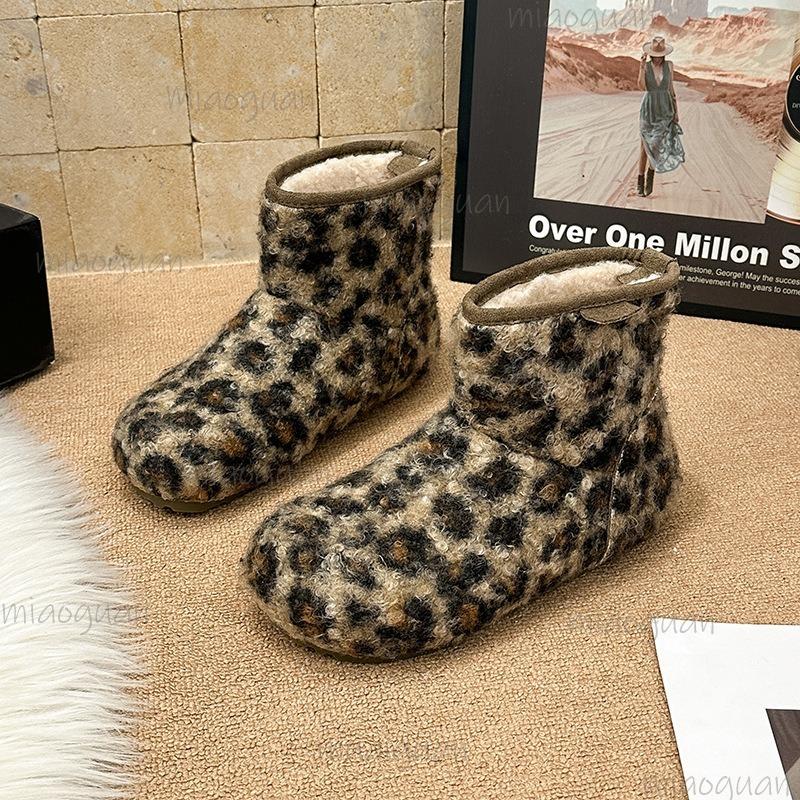 Korean Style Women's Furry Short Boots Flat Sole Plush Lined Winter Warm Ankle Booties Comfortable Shoes for Women Slip-on Botas