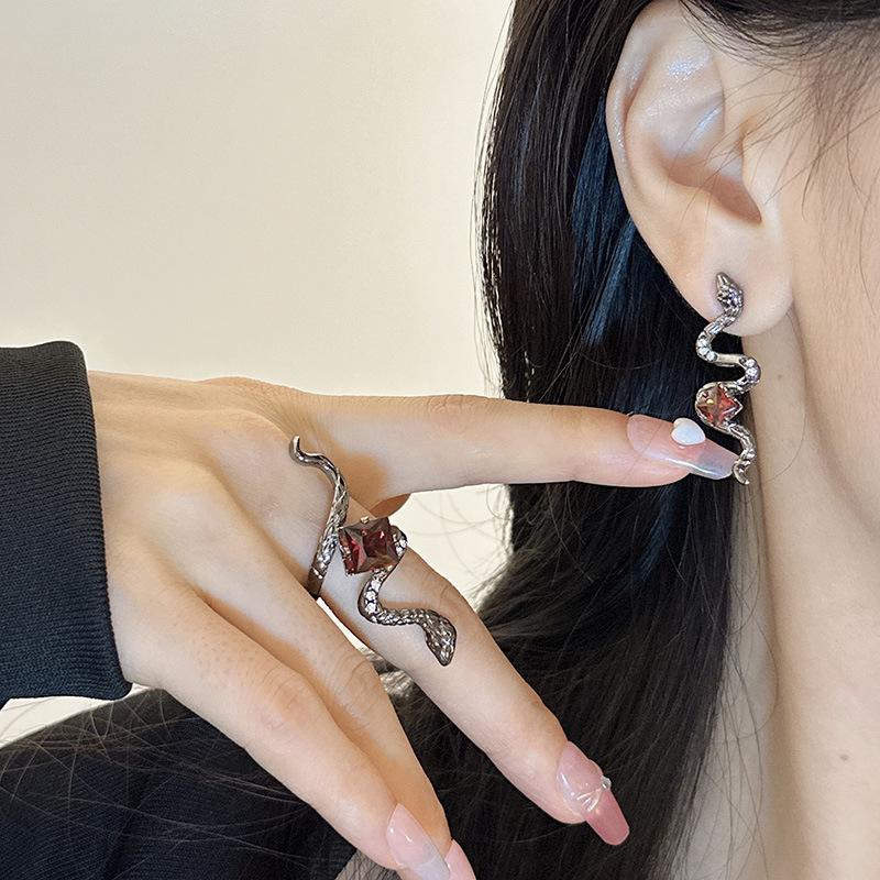 Temperament Snake-shaped Niche Earrings for Women New High-end Earrings for Women