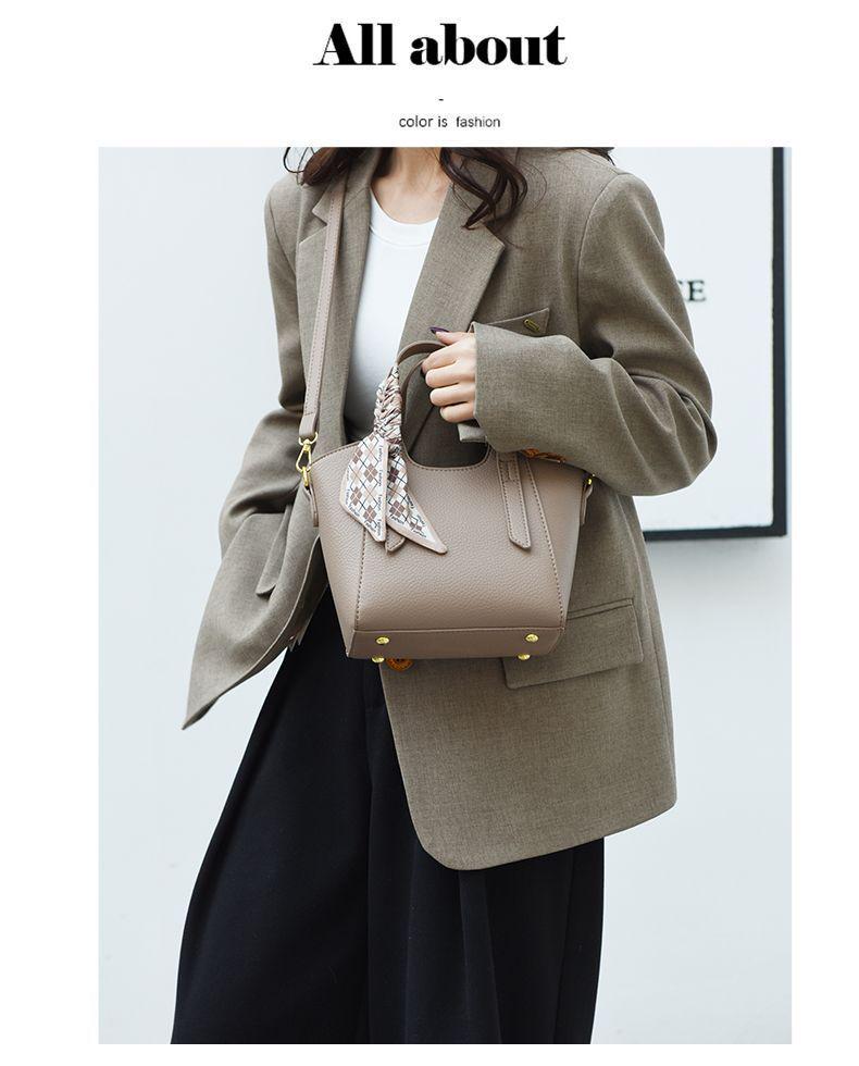 Borsa a tracolla retrò testurizzata da donna: Moda Versatile Autunno/Inverno 2025