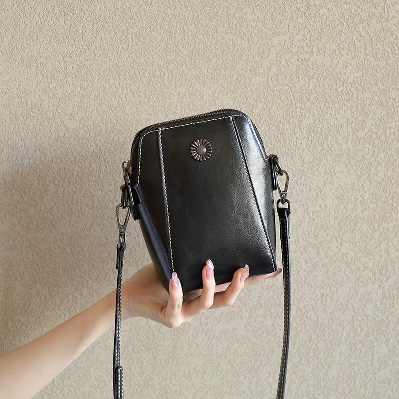 Oil Wax Cowhide Small Bag for Women's New Single Shoulder Crossbody Bag for Women's Fashion Genuine Leather Bag for Women's Mobile Phone Bag Trend